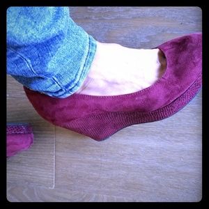 Burgundy wedge closed toe shoes